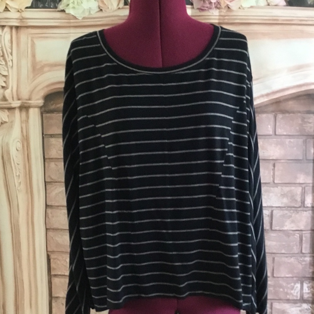 EUC Zobha Loose Fit Top Sz. S